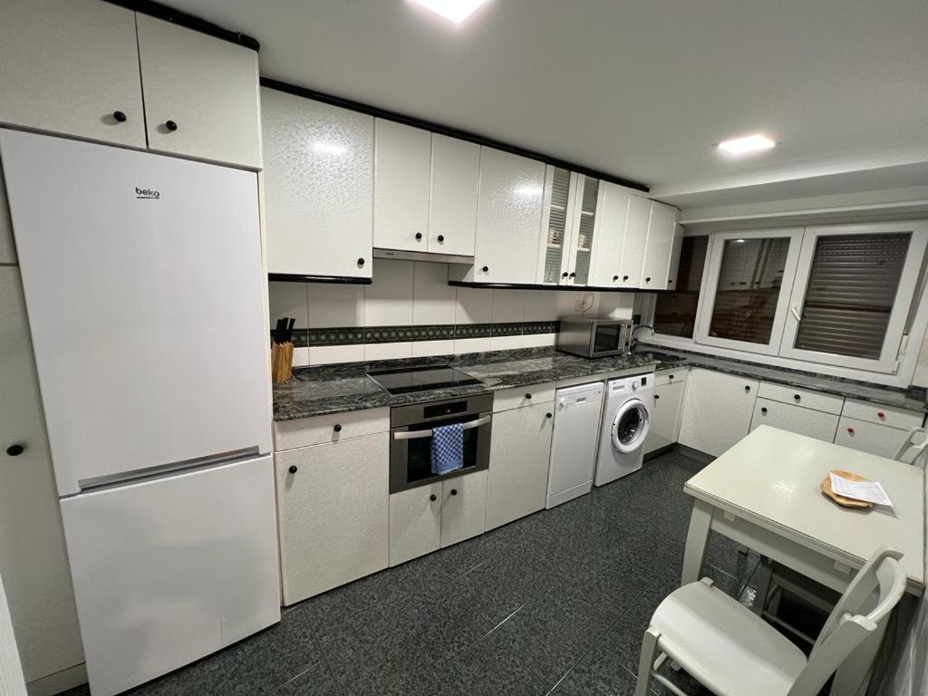 ベルメオItsasoko Izarra, Apartamento Con Encanto En El Casco Viejo.アパートメント エクステリア 写真